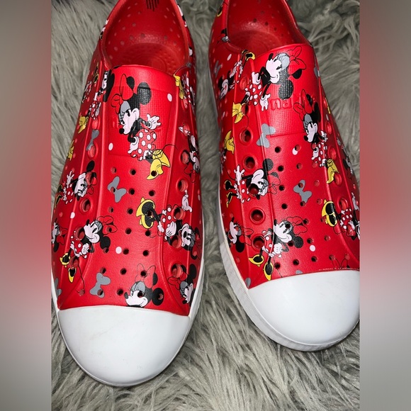 Disney Parks Native 2021 Red
Mickey Minnie Rubber Slip On Clogs
Shoes M 7 W 9 - Picture 8 of 8